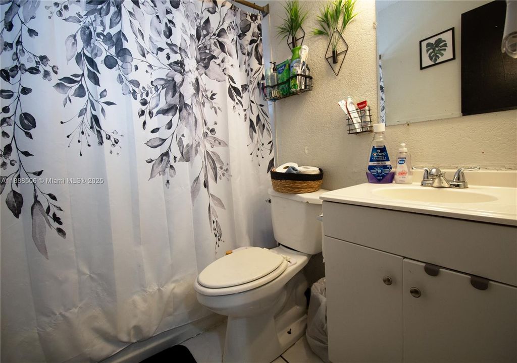 Недавно продано: $310,000 (3 спален, 1 ванн, 912 Квадратных фут)