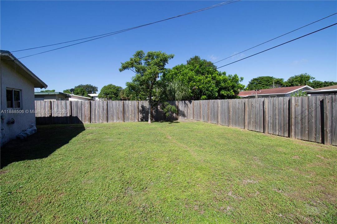 Недавно продано: $310,000 (3 спален, 1 ванн, 912 Квадратных фут)