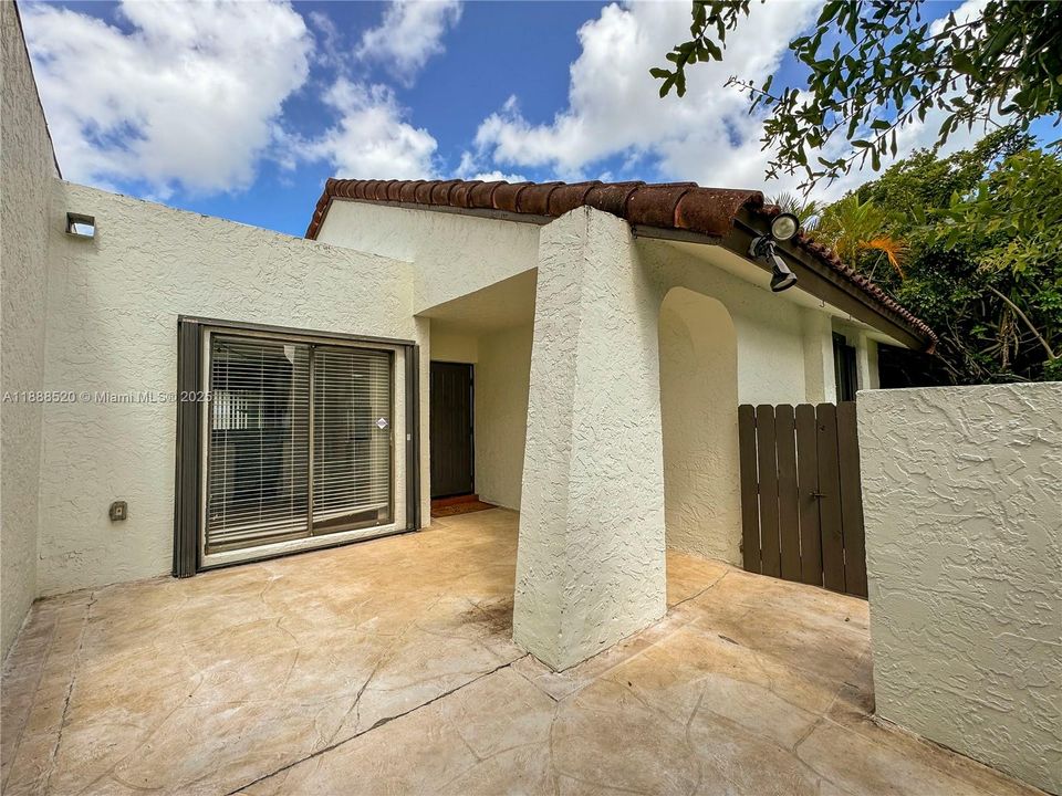 Recently Rented: $2,595 (2 beds, 2 baths, 1117 Square Feet)