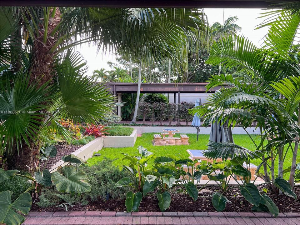 Recently Rented: $2,595 (2 beds, 2 baths, 1117 Square Feet)