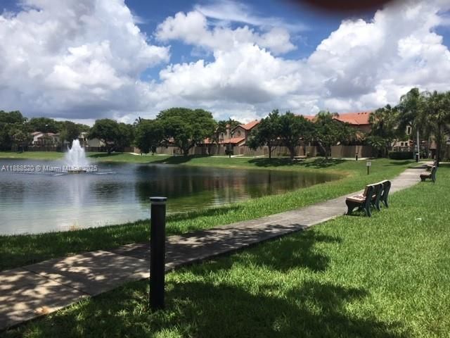 Recently Rented: $2,595 (2 beds, 2 baths, 1117 Square Feet)