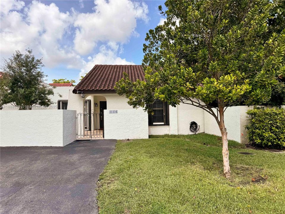 Recently Rented: $2,595 (2 beds, 2 baths, 1117 Square Feet)