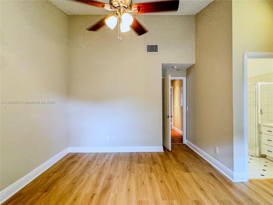 Recently Rented: $2,595 (2 beds, 2 baths, 1117 Square Feet)