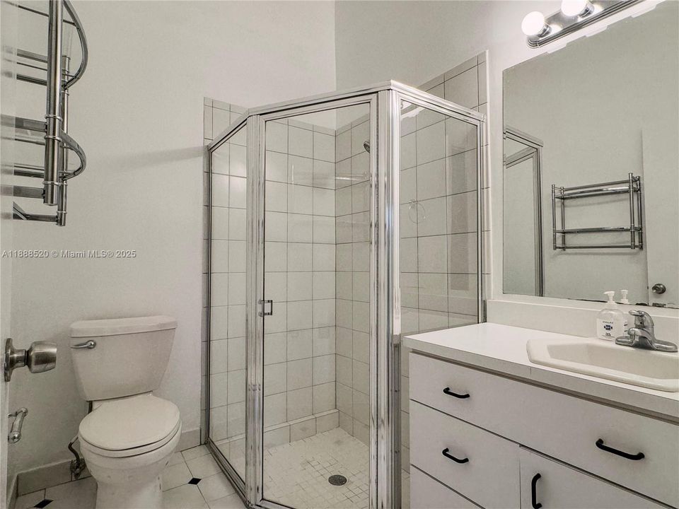 Recently Rented: $2,595 (2 beds, 2 baths, 1117 Square Feet)