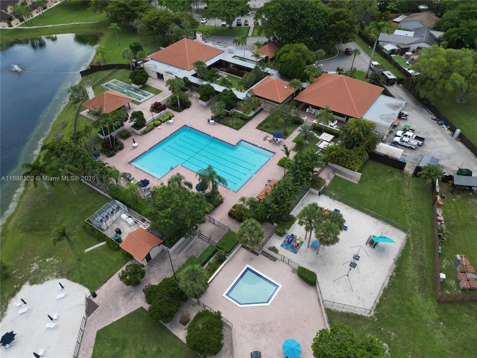 Recently Rented: $2,595 (2 beds, 2 baths, 1117 Square Feet)