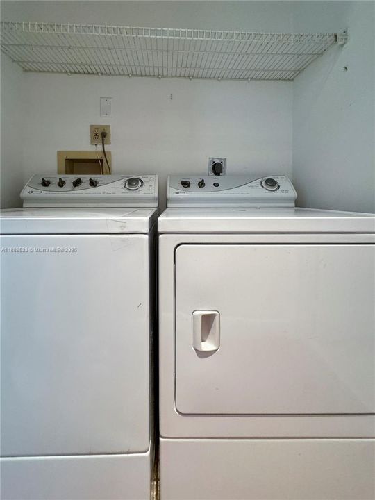 Recently Rented: $2,595 (2 beds, 2 baths, 1117 Square Feet)