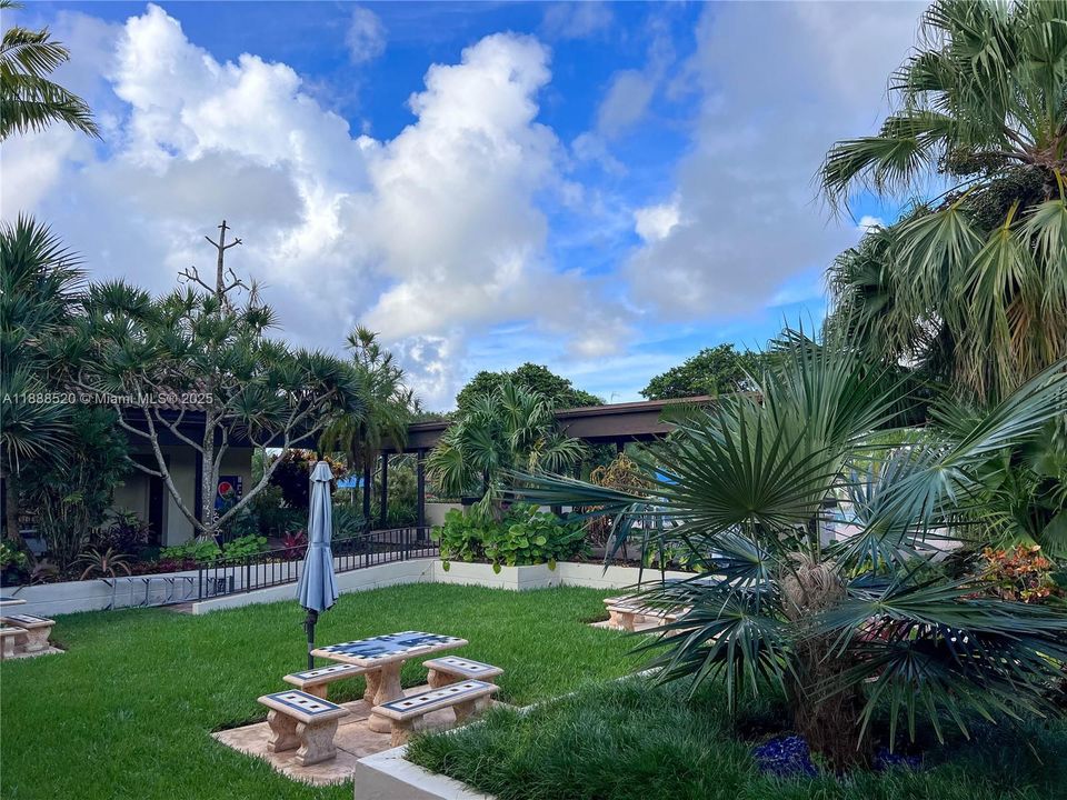 Recently Rented: $2,595 (2 beds, 2 baths, 1117 Square Feet)