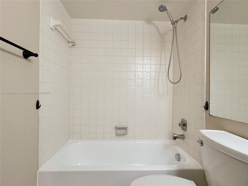 Recently Rented: $2,595 (2 beds, 2 baths, 1117 Square Feet)