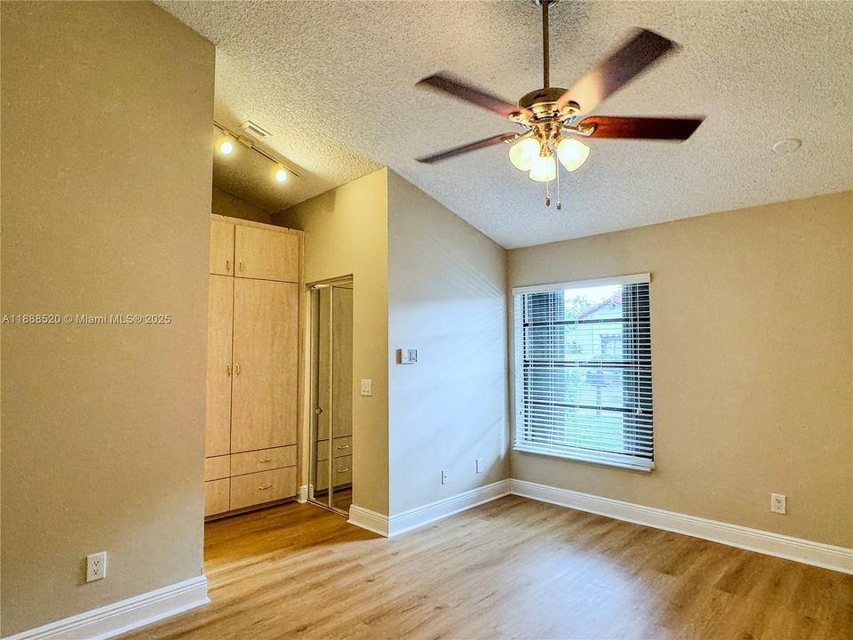 Recently Rented: $2,595 (2 beds, 2 baths, 1117 Square Feet)
