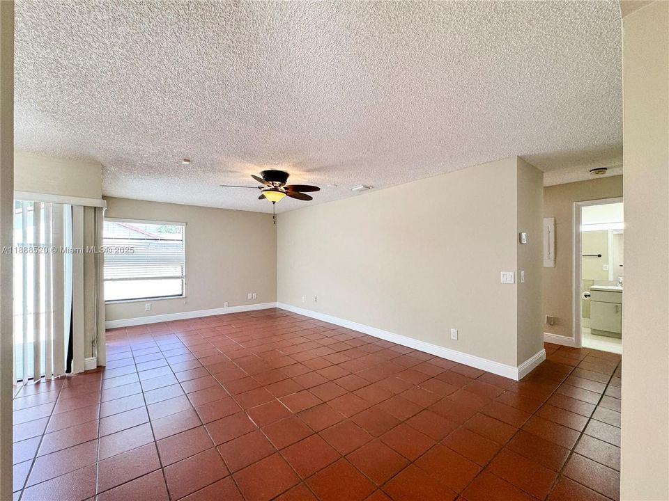 Recently Rented: $2,595 (2 beds, 2 baths, 1117 Square Feet)