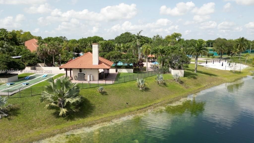 Recently Rented: $2,595 (2 beds, 2 baths, 1117 Square Feet)