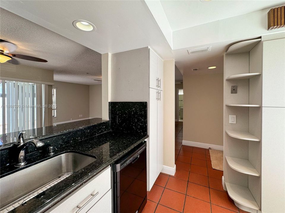 Recently Rented: $2,595 (2 beds, 2 baths, 1117 Square Feet)