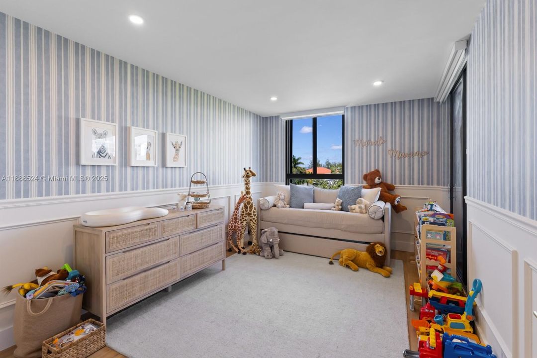 В аренду: $11,999 (4 спален, 2 ванн, 2000 Квадратных фут)