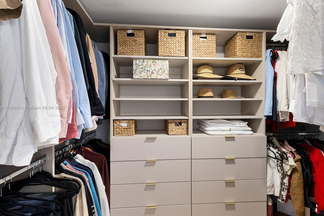 В аренду: $11,999 (4 спален, 2 ванн, 2000 Квадратных фут)