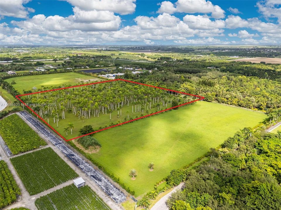 En Venta: $2,775,600 (10.28 acres)