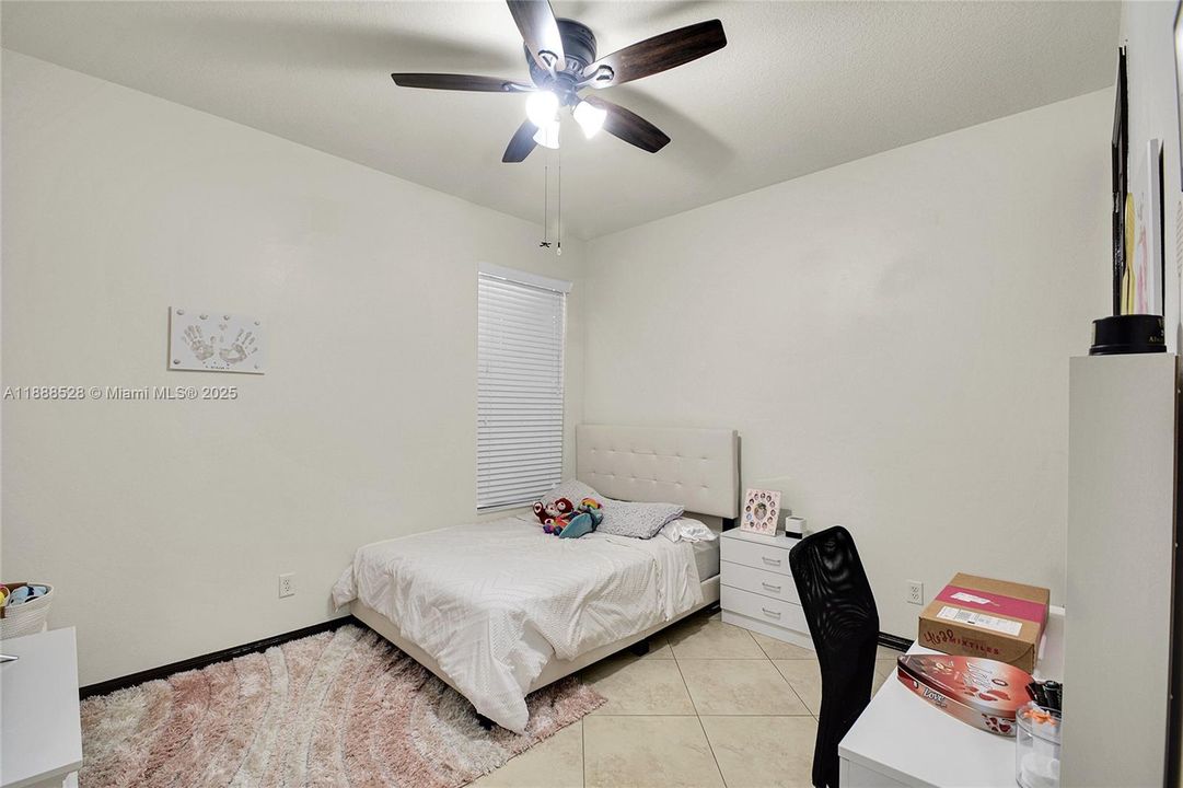 合同活跃: $408,000 (3 贝兹, 2 浴室, 2581 平方英尺)