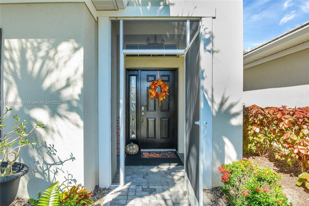 合同活跃: $408,000 (3 贝兹, 2 浴室, 2581 平方英尺)