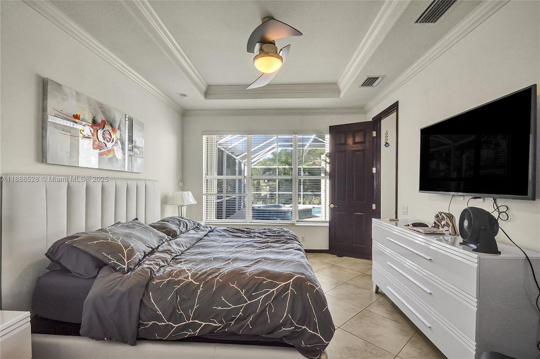 合同活跃: $408,000 (3 贝兹, 2 浴室, 2581 平方英尺)