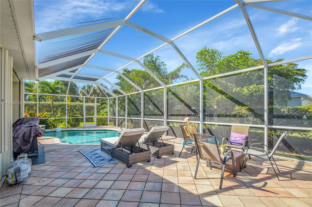 合同活跃: $408,000 (3 贝兹, 2 浴室, 2581 平方英尺)