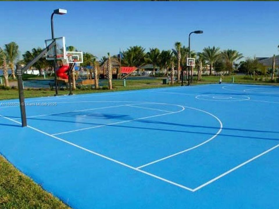 合同活跃: $408,000 (3 贝兹, 2 浴室, 2581 平方英尺)