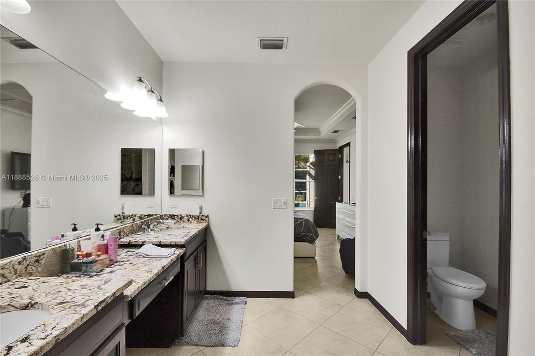 合同活跃: $408,000 (3 贝兹, 2 浴室, 2581 平方英尺)