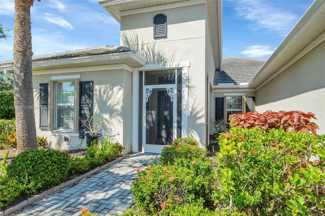 合同活跃: $408,000 (3 贝兹, 2 浴室, 2581 平方英尺)