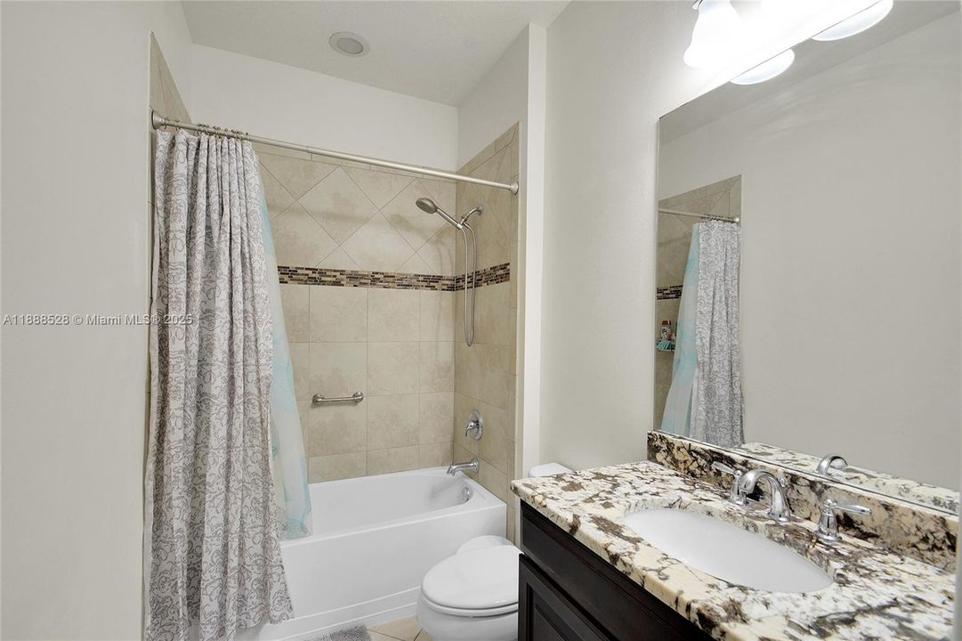 合同活跃: $408,000 (3 贝兹, 2 浴室, 2581 平方英尺)