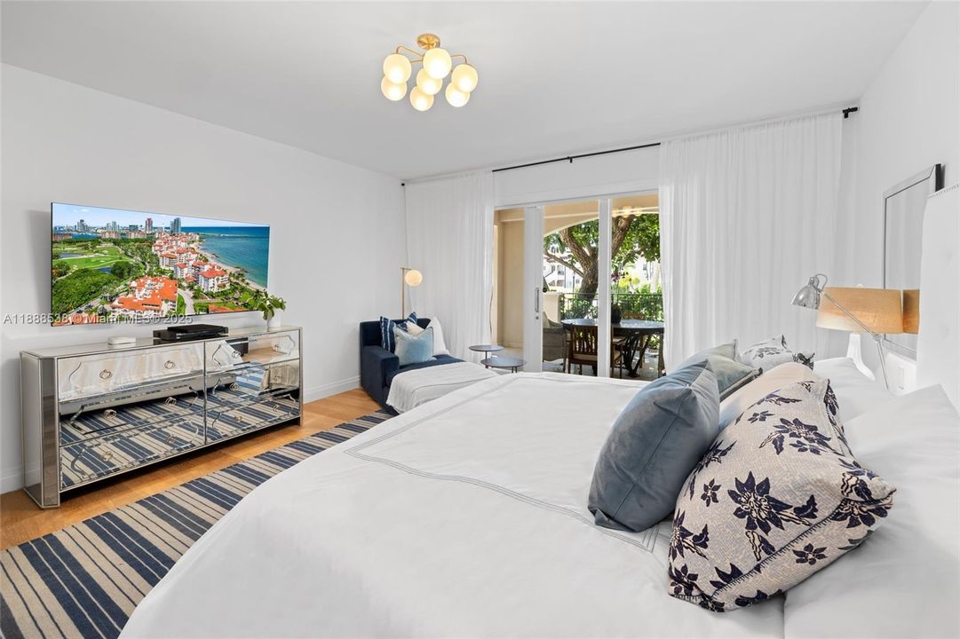 For Sale: $4,500,000 (3 beds, 3 baths, 2049 Square Feet)