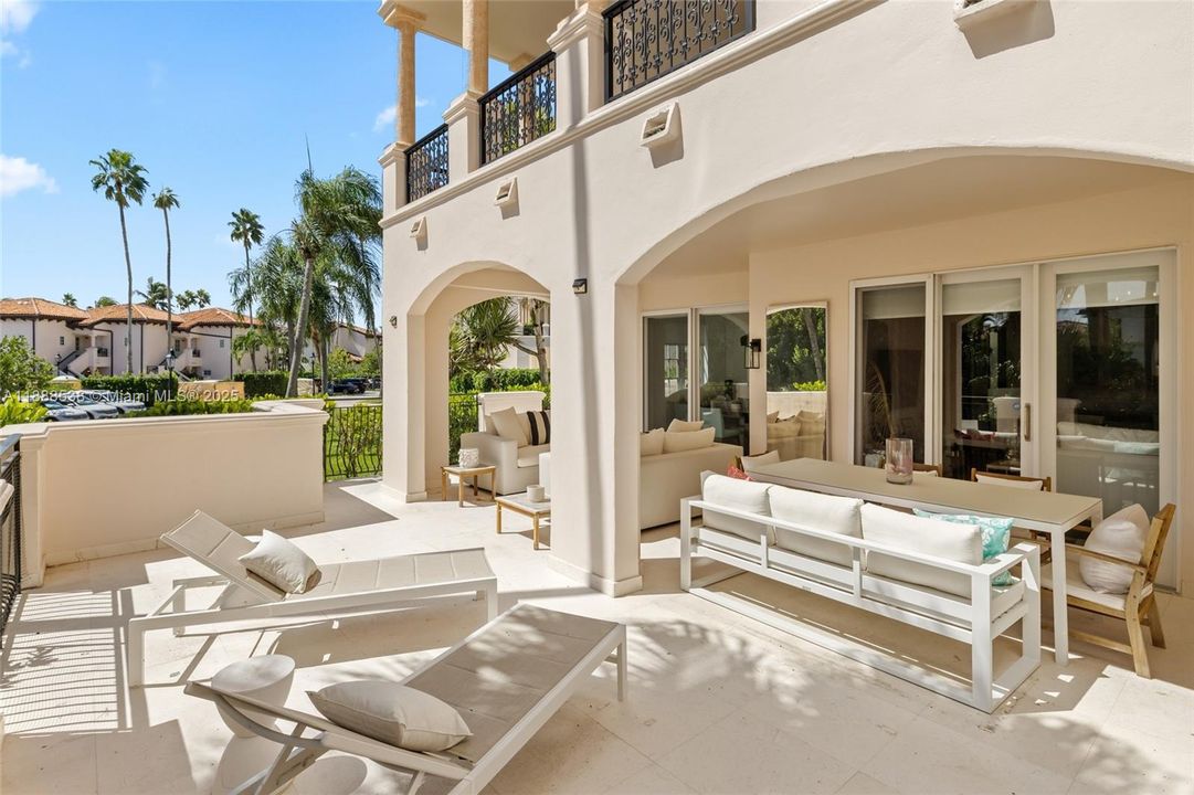 For Sale: $4,500,000 (3 beds, 3 baths, 2049 Square Feet)