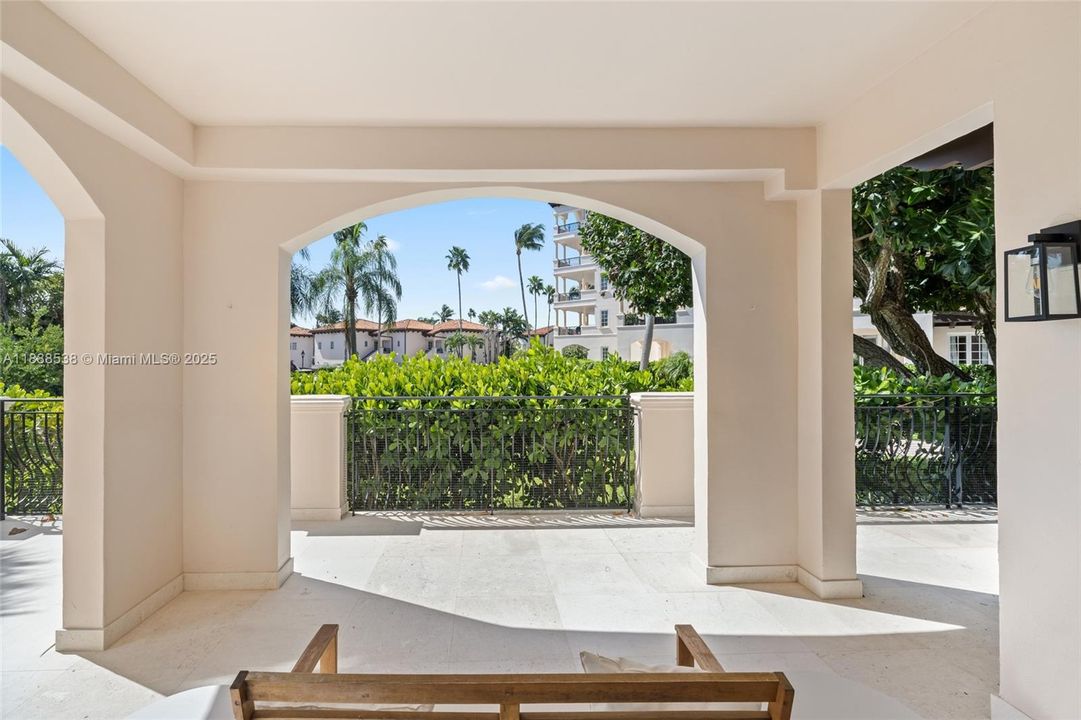 For Sale: $4,500,000 (3 beds, 3 baths, 2049 Square Feet)