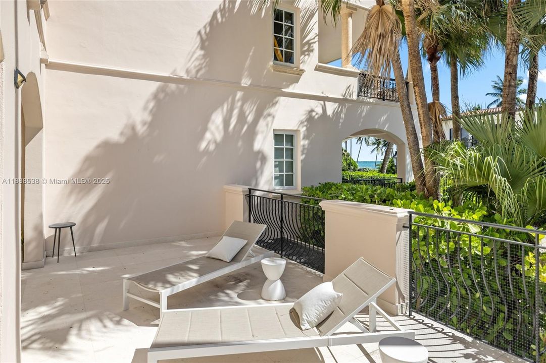 For Sale: $4,500,000 (3 beds, 3 baths, 2049 Square Feet)