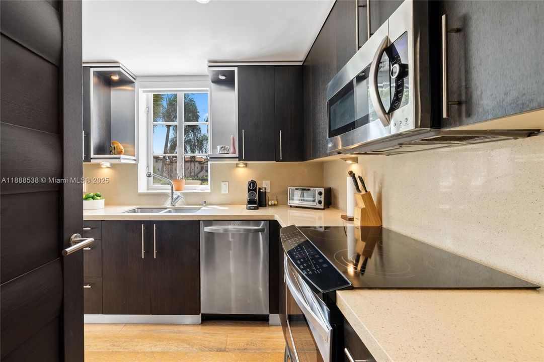 For Sale: $4,500,000 (3 beds, 3 baths, 2049 Square Feet)