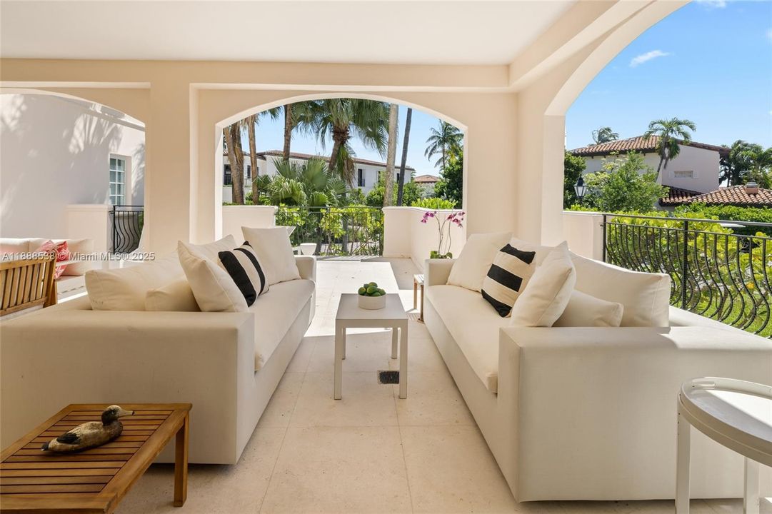 For Sale: $4,500,000 (3 beds, 3 baths, 2049 Square Feet)