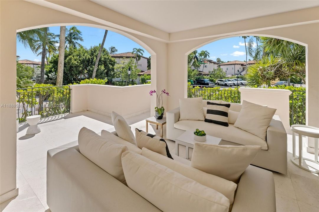 For Sale: $4,500,000 (3 beds, 3 baths, 2049 Square Feet)