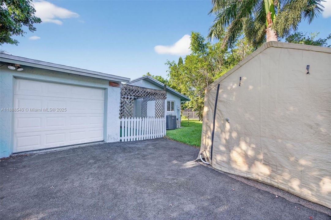 Active With Contract: $525,000 (3 beds, 2 baths, 1531 Square Feet)