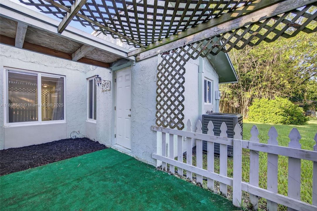 Active With Contract: $525,000 (3 beds, 2 baths, 1531 Square Feet)