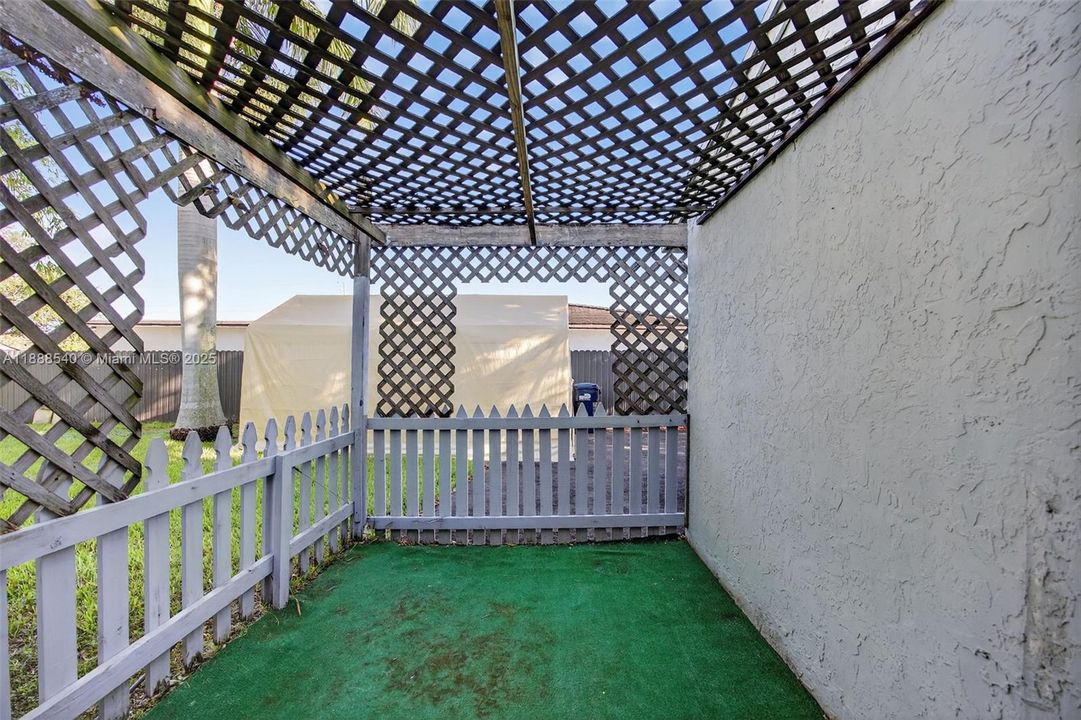 Active With Contract: $525,000 (3 beds, 2 baths, 1531 Square Feet)