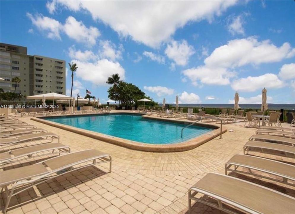 Active With Contract: $3,800 (2 beds, 2 baths, 1210 Square Feet)