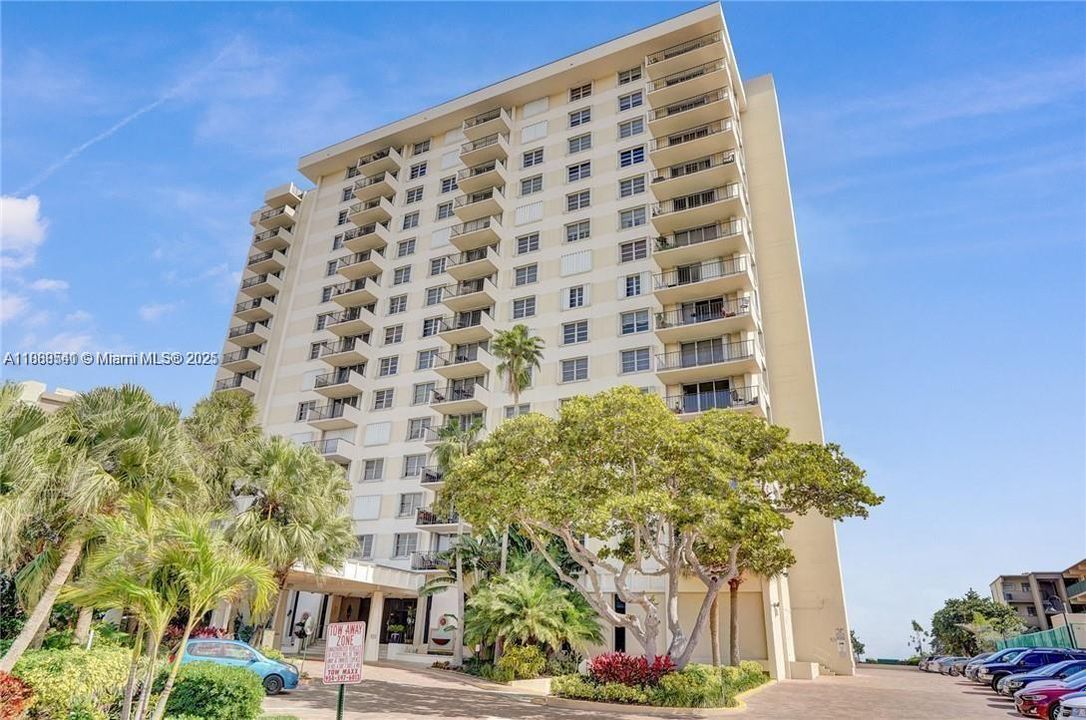 Active With Contract: $3,800 (2 beds, 2 baths, 1210 Square Feet)