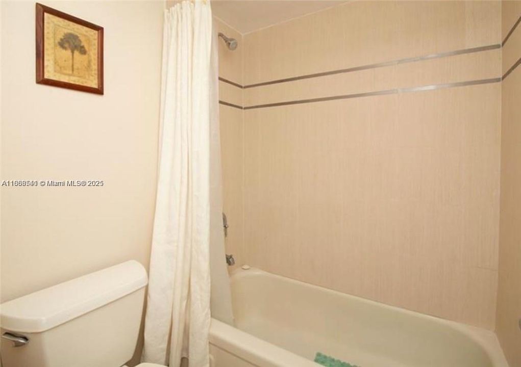 Active With Contract: $3,800 (2 beds, 2 baths, 1210 Square Feet)