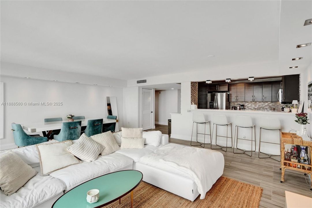 На продажу: $799,000 (2 спален, 2 ванн, 1484 Квадратных фут)