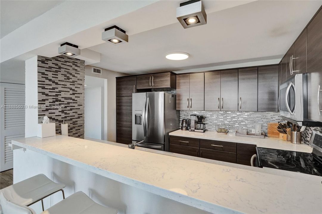 На продажу: $799,000 (2 спален, 2 ванн, 1484 Квадратных фут)