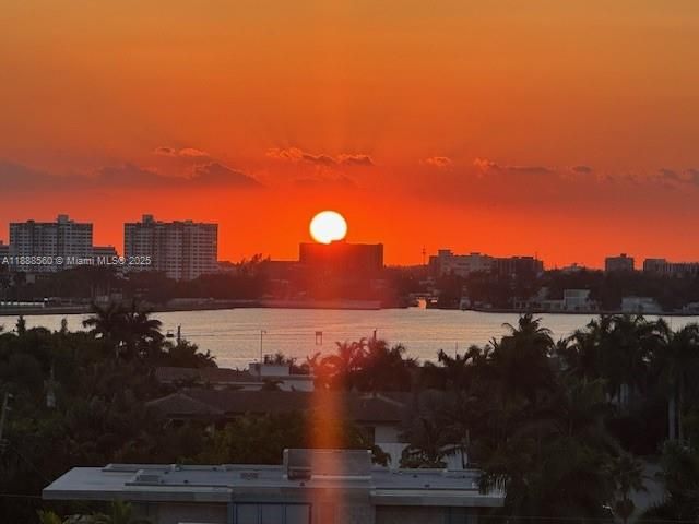 На продажу: $799,000 (2 спален, 2 ванн, 1484 Квадратных фут)