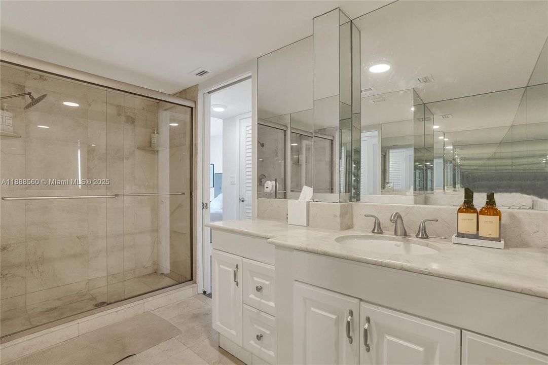 На продажу: $799,000 (2 спален, 2 ванн, 1484 Квадратных фут)