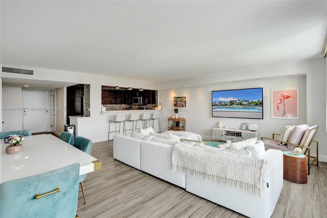 На продажу: $799,000 (2 спален, 2 ванн, 1484 Квадратных фут)