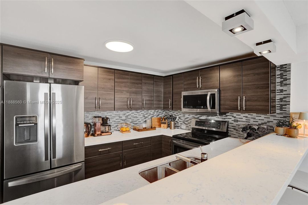 На продажу: $799,000 (2 спален, 2 ванн, 1484 Квадратных фут)