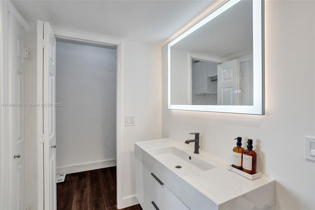 На продажу: $799,000 (2 спален, 2 ванн, 1484 Квадратных фут)