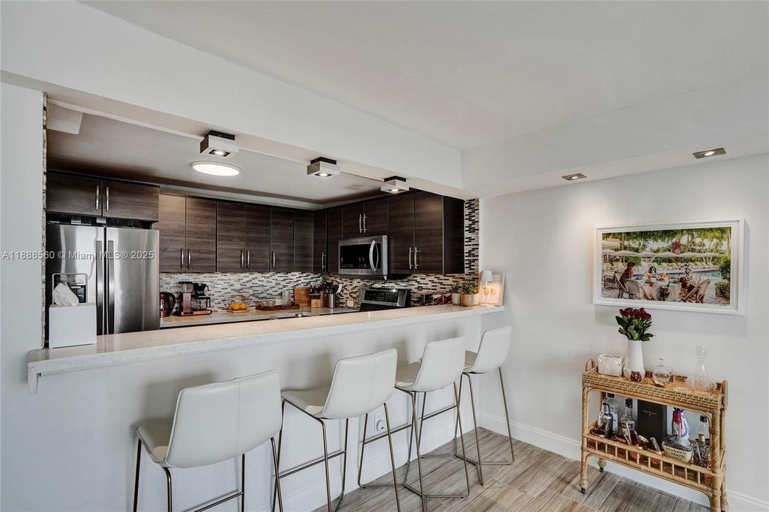 На продажу: $799,000 (2 спален, 2 ванн, 1484 Квадратных фут)