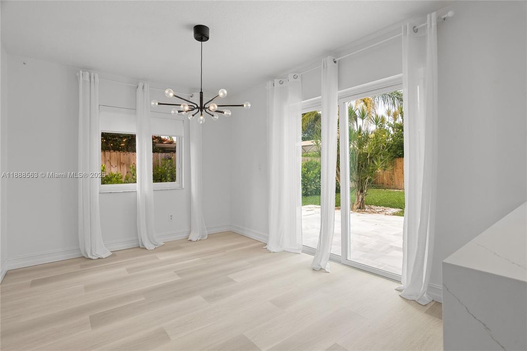 На продажу: $775,000 (4 спален, 2 ванн, 1902 Квадратных фут)