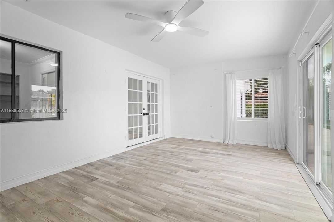 На продажу: $775,000 (4 спален, 2 ванн, 1902 Квадратных фут)